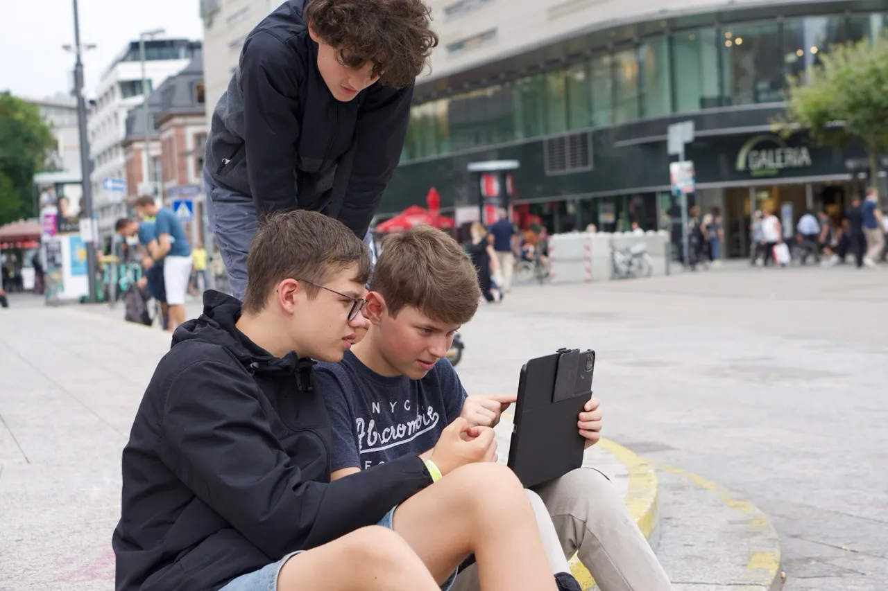 Making urban planning experienceable with AR
