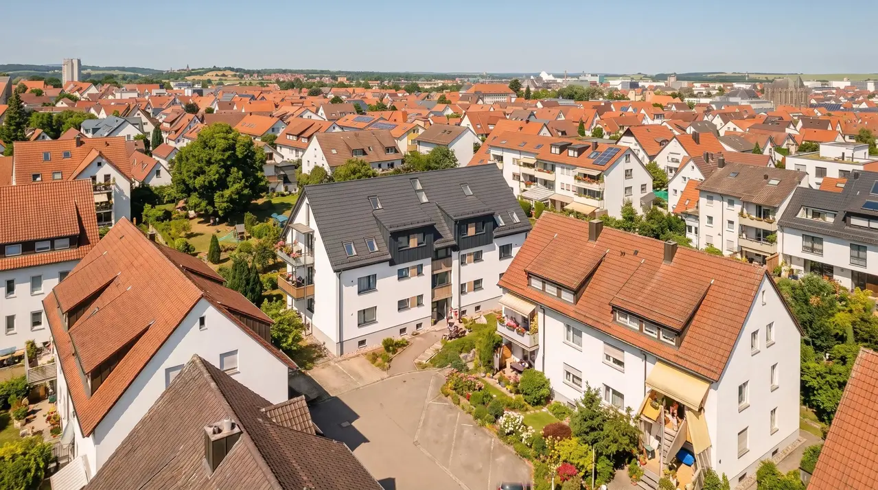 Luftbild-Kontext des sanierten Wohngebäudes in Fellbach.
